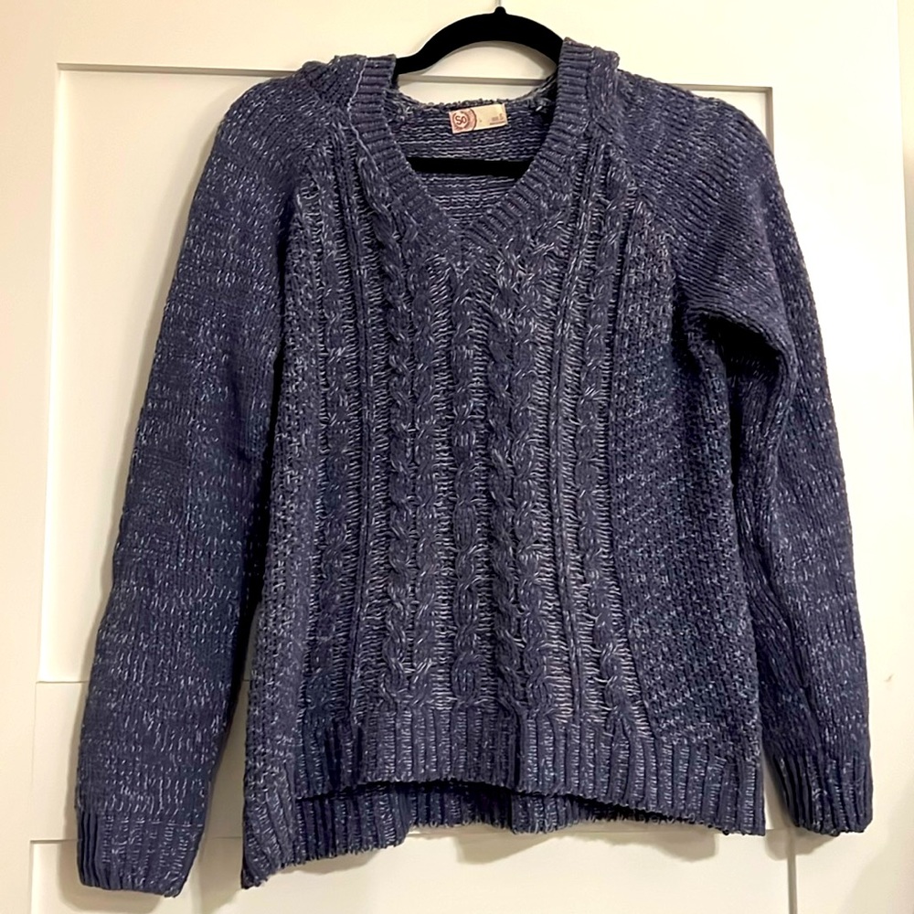 Purple hooded light weight v-neck sweater. Size S